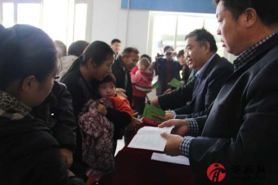 “七彩梦”残疾儿童救助现场