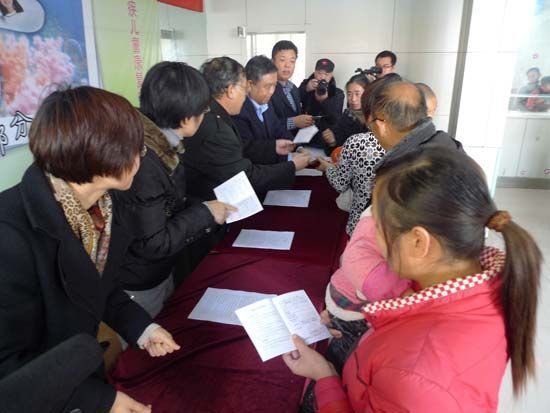 “七彩梦”残疾儿童救助现场